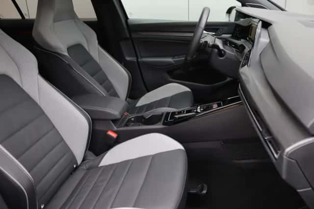 Volkswagen Golf (2024) thumbnail 11