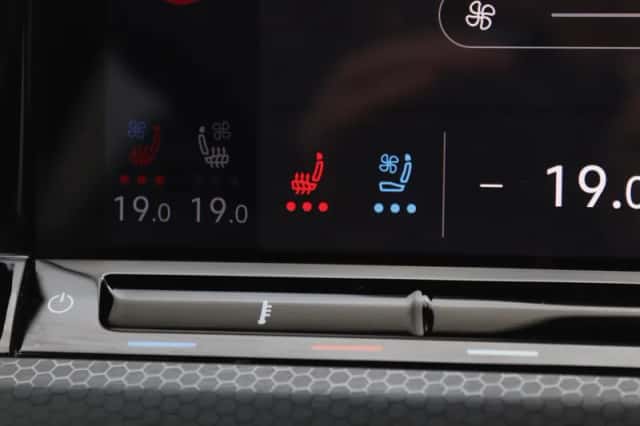 Volkswagen Golf (2024) thumbnail 23