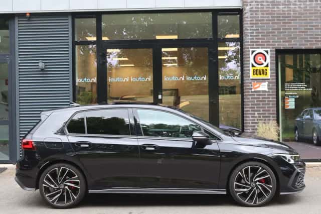 Volkswagen Golf (2024) thumbnail 4