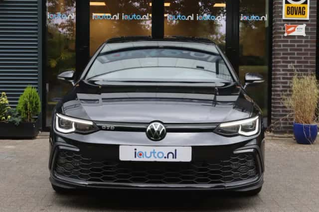 Volkswagen Golf (2024) thumbnail 5