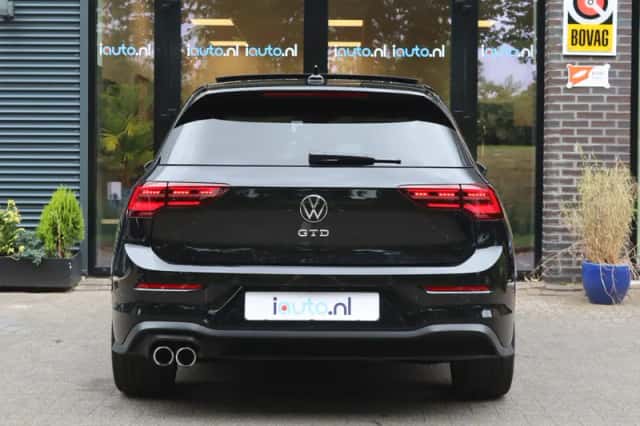 Volkswagen Golf (2024) thumbnail 6