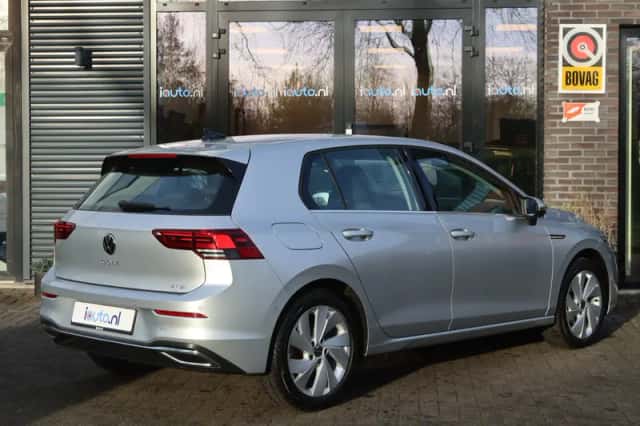 Volkswagen Golf (2020) thumbnail 2