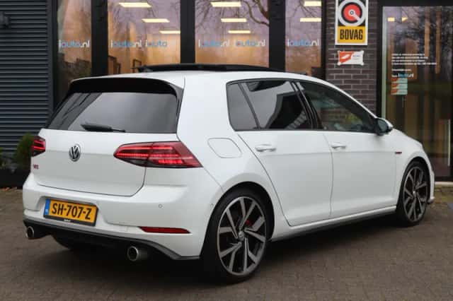 Volkswagen Golf (2018) thumbnail 2