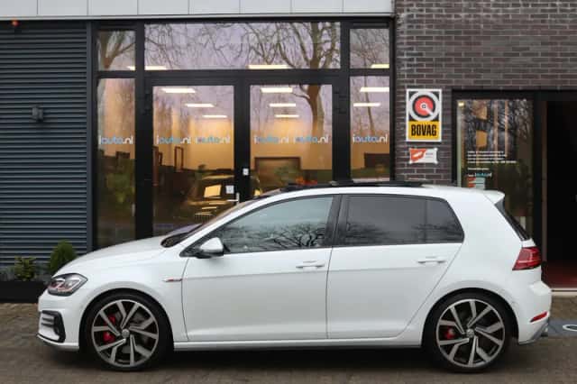 Volkswagen Golf (2018) thumbnail 3