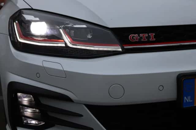 Volkswagen Golf (2018) thumbnail 36