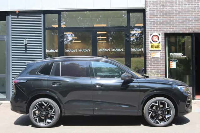 Volkswagen Tiguan (2025) thumbnail 3