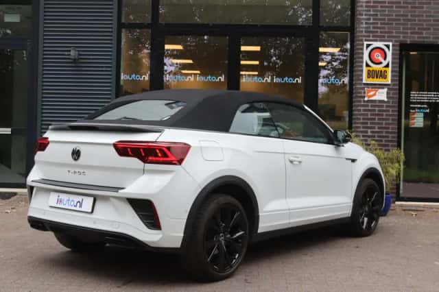 Volkswagen T-Roc (2022) thumbnail 2