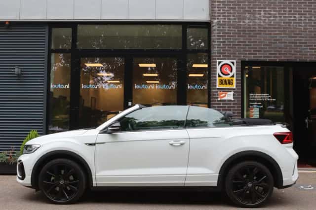Volkswagen T-Roc (2022) thumbnail 3