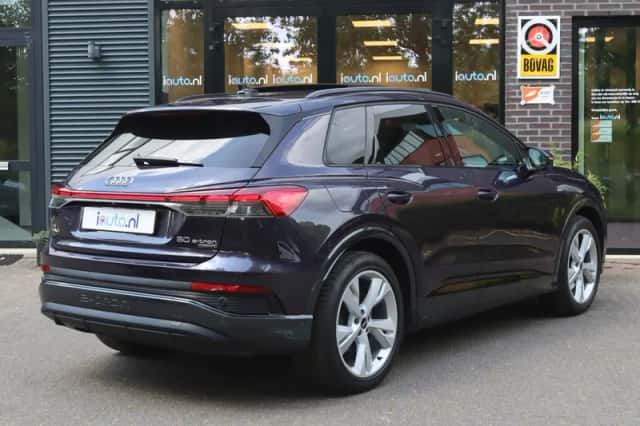 Audi Q4 e-tron (2023) thumbnail 2