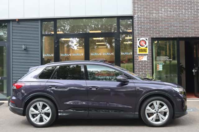 Audi Q4 e-tron (2023) thumbnail 4