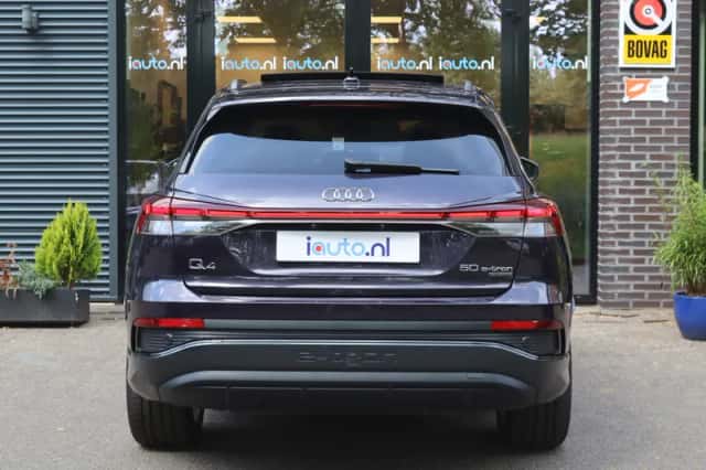 Audi Q4 e-tron (2023) thumbnail 8