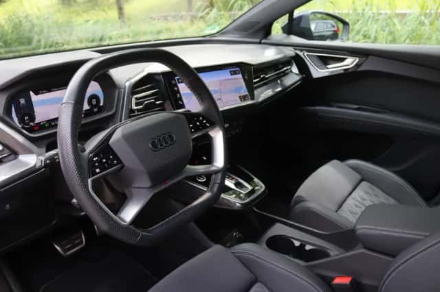 Audi Q4 e-tron (2023) thumbnail 10