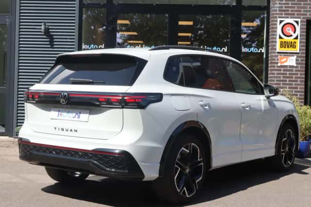 Volkswagen Tiguan (2025) thumbnail 2
