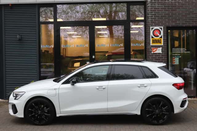 Audi A3 (2022) thumbnail 3