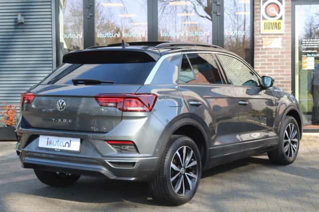 Volkswagen T-Roc (2019) thumbnail 2