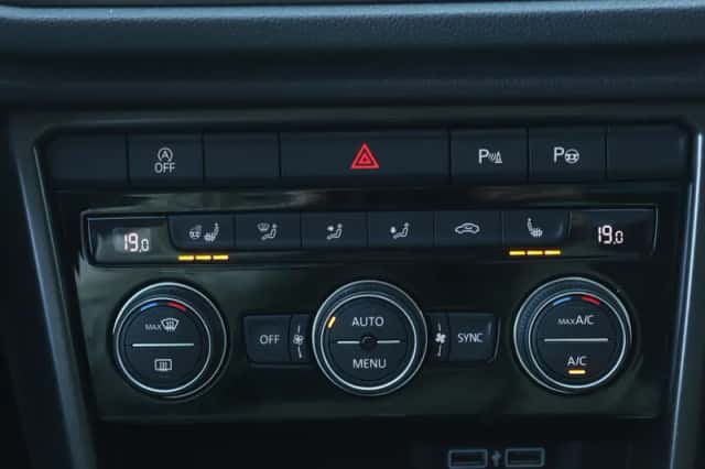 Volkswagen T-Roc (2019) thumbnail 25