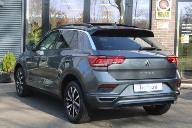 Volkswagen T-Roc (2019) thumbnail 6