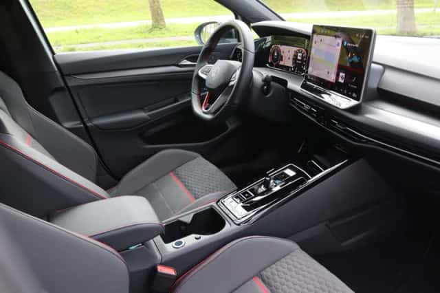 Volkswagen Golf (2025) thumbnail 9