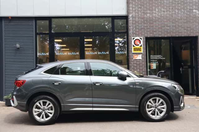 Audi Q3 (2022) thumbnail 2