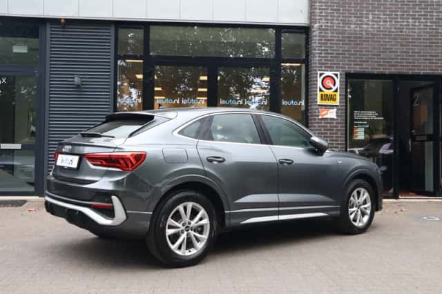 Audi Q3 (2022) thumbnail 4