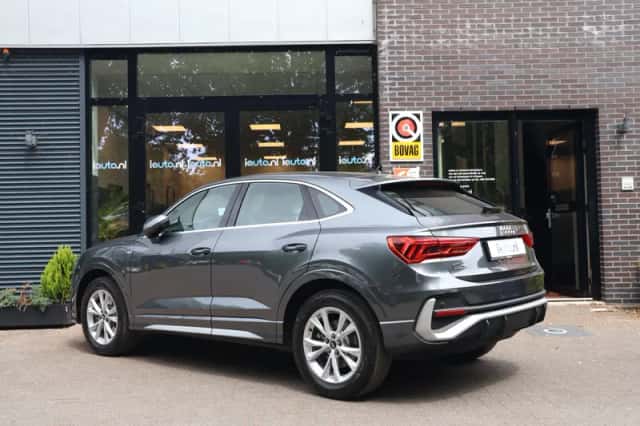 Audi Q3 (2022) thumbnail 5