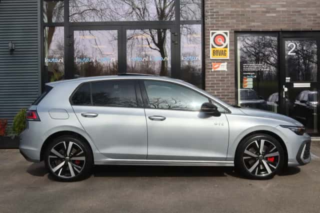 Volkswagen Golf (2025) thumbnail 4
