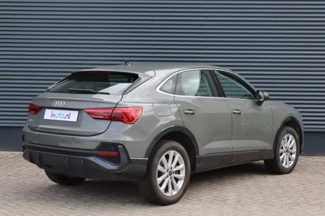 Audi Q3 (2022) thumbnail 2