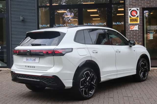 Volkswagen Tiguan (2025) thumbnail 2
