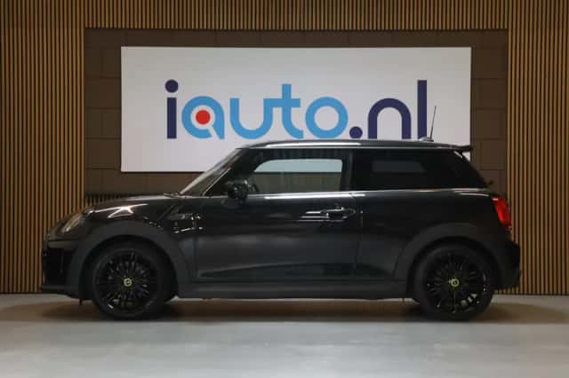 MINI Electric (2023) thumbnail 2