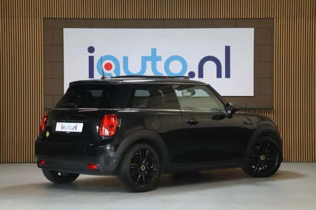 MINI Electric (2023) thumbnail 5