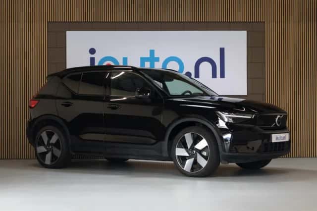 Volvo XC40 (2023) thumbnail 2