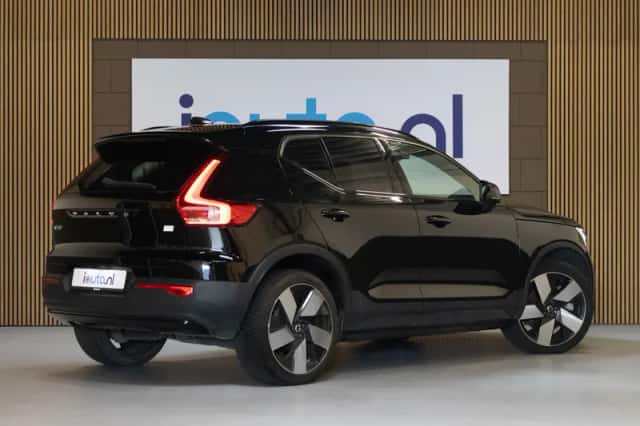 Volvo XC40 (2023) thumbnail 3