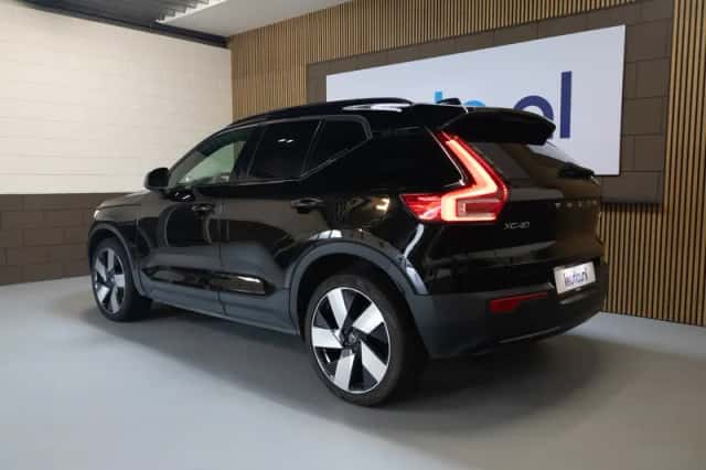 Volvo XC40 (2023) thumbnail 4