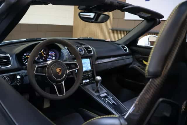 Porsche Boxster (2016) thumbnail 14