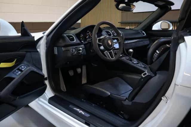 Porsche Boxster (2016) thumbnail 15