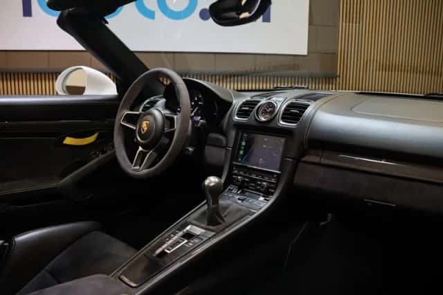 Porsche Boxster (2016) thumbnail 23