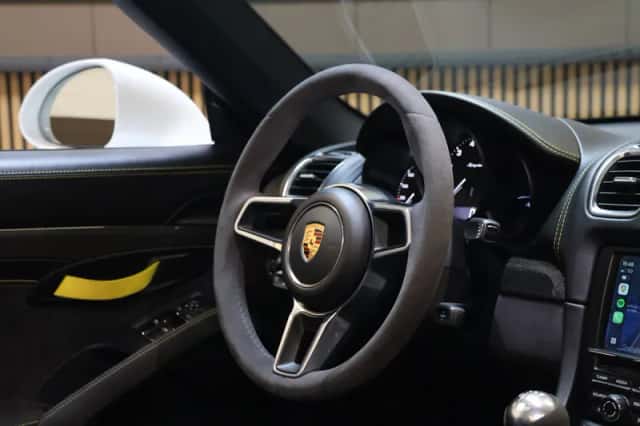 Porsche Boxster (2016) thumbnail 25