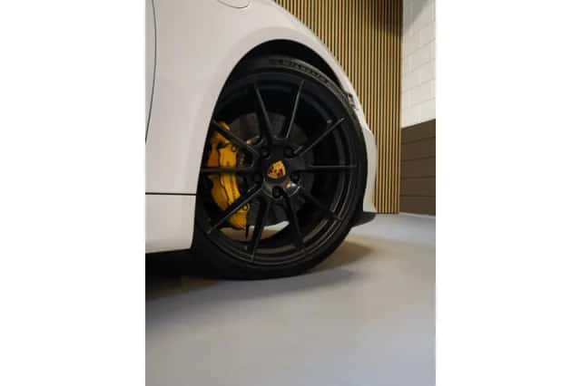 Porsche Boxster (2016) thumbnail 32
