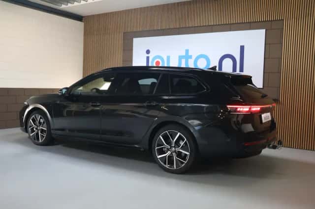 Volkswagen Passat (2025) thumbnail 4