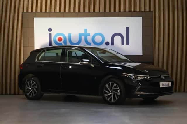 Volkswagen Golf (2024) thumbnail 3