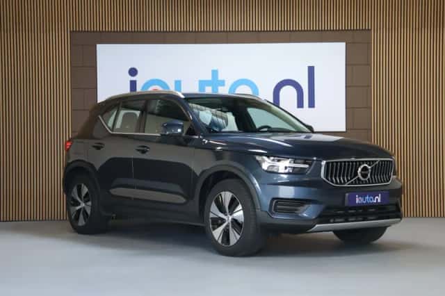 Volvo XC40 (2022) thumbnail 2