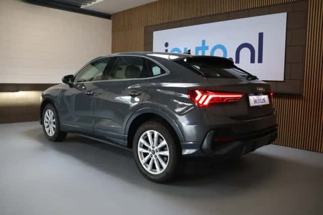 Audi Q3 (2022) thumbnail 3