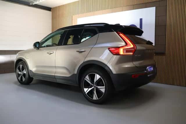 Volvo XC40 (2022) thumbnail 3