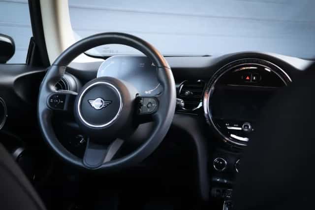 MINI Electric (2024) thumbnail 12