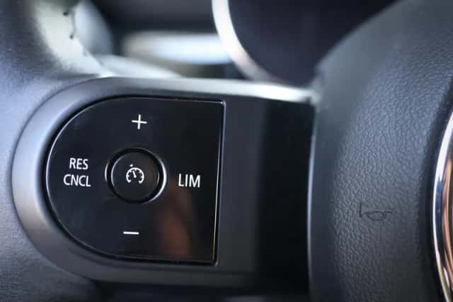 MINI Electric (2024) thumbnail 14