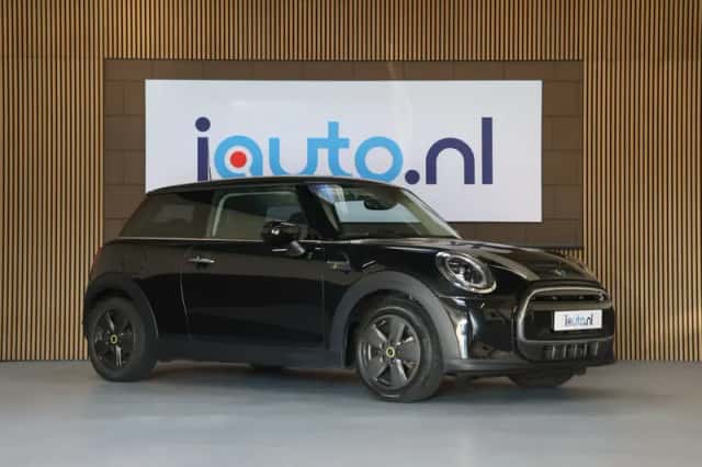 MINI Electric (2024) thumbnail 3