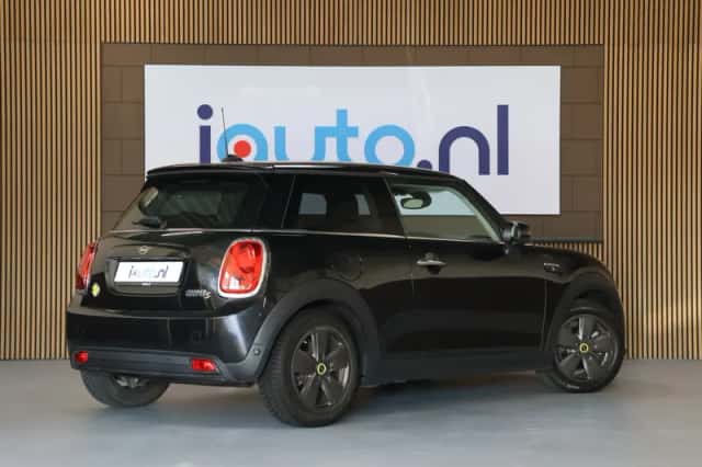 MINI Electric (2024) thumbnail 5