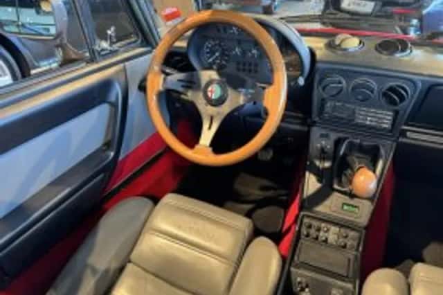Alfa Romeo Spider (1989) thumbnail 42