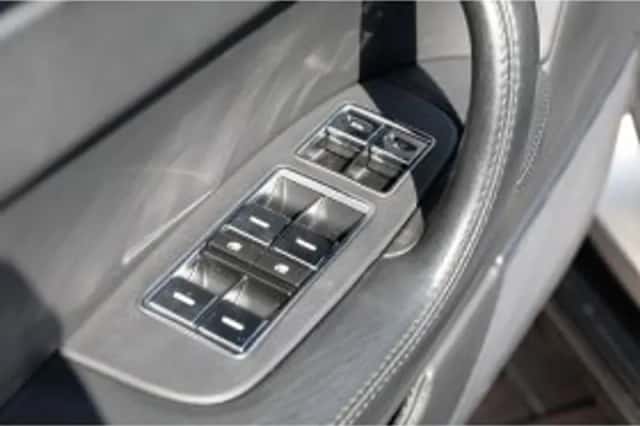 Bentley Flying Spur (2006) thumbnail 70