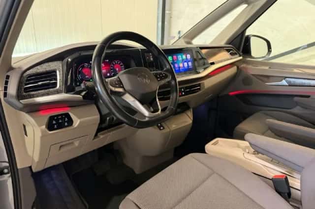 Volkswagen Multivan (2020) thumbnail 2